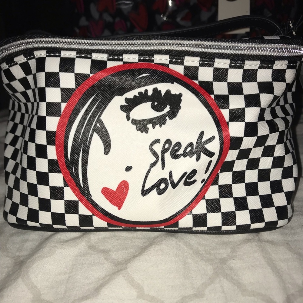 izak makeup bag!